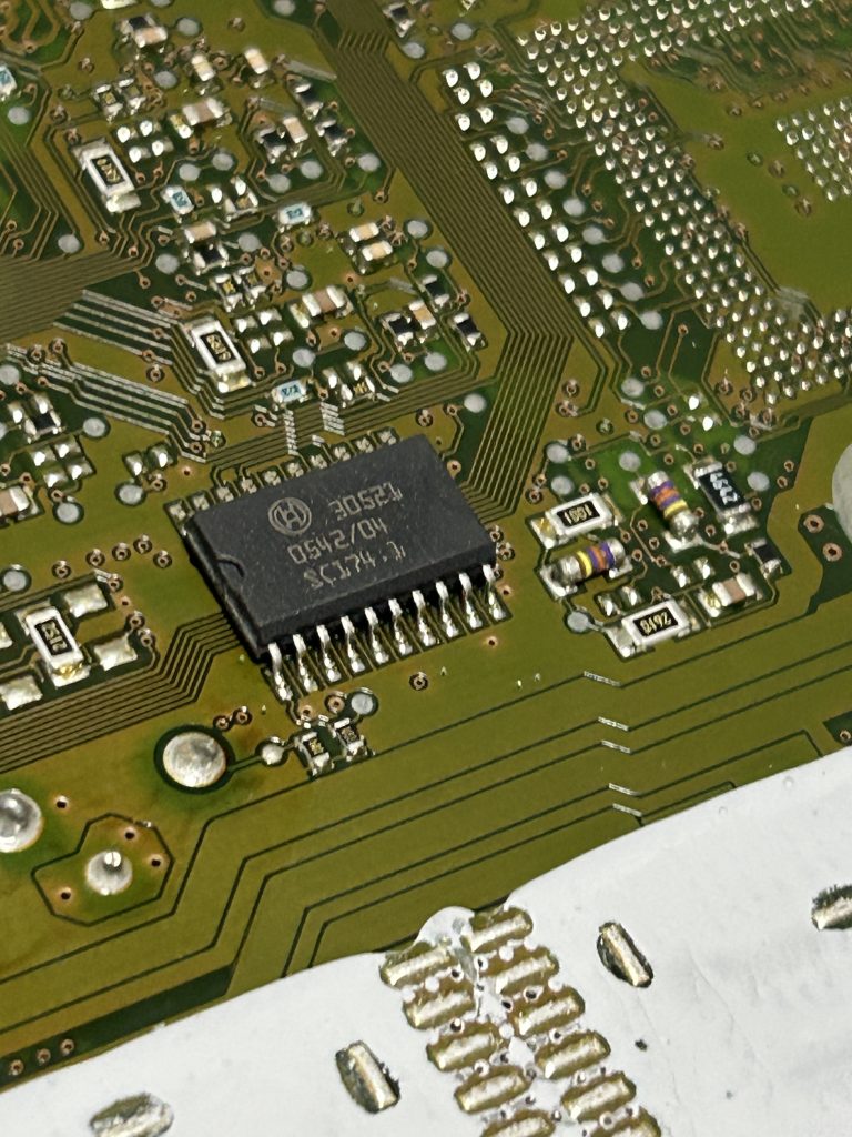 ME 9.7 EEPROM data extraction during Mercedes ML ECU repair