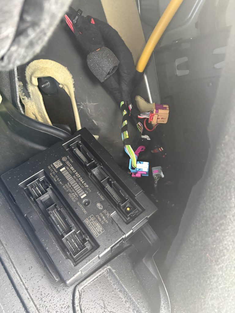 2017 Audi Q5 8R all keys lost case in Surrey BC — Vancouver Key Rescue
