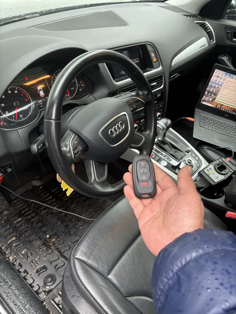 New Audi dealer key cut and programmed for Q5 8R — HU66 blade
